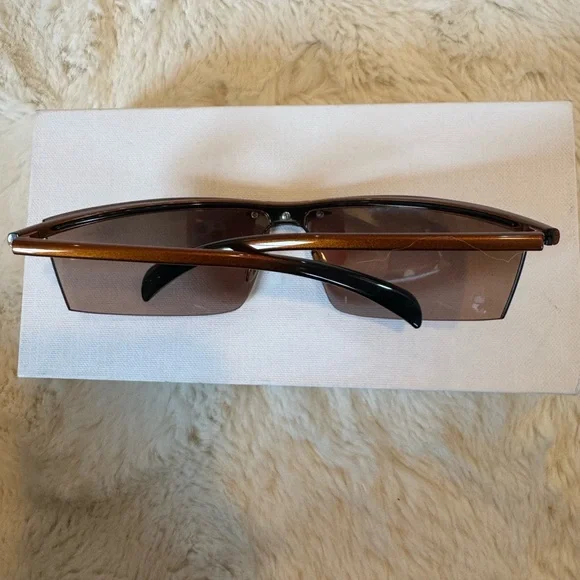 Chanel Vintage Authentic 6001-Z Brown Rimless Shield Sunglasses display picture 3